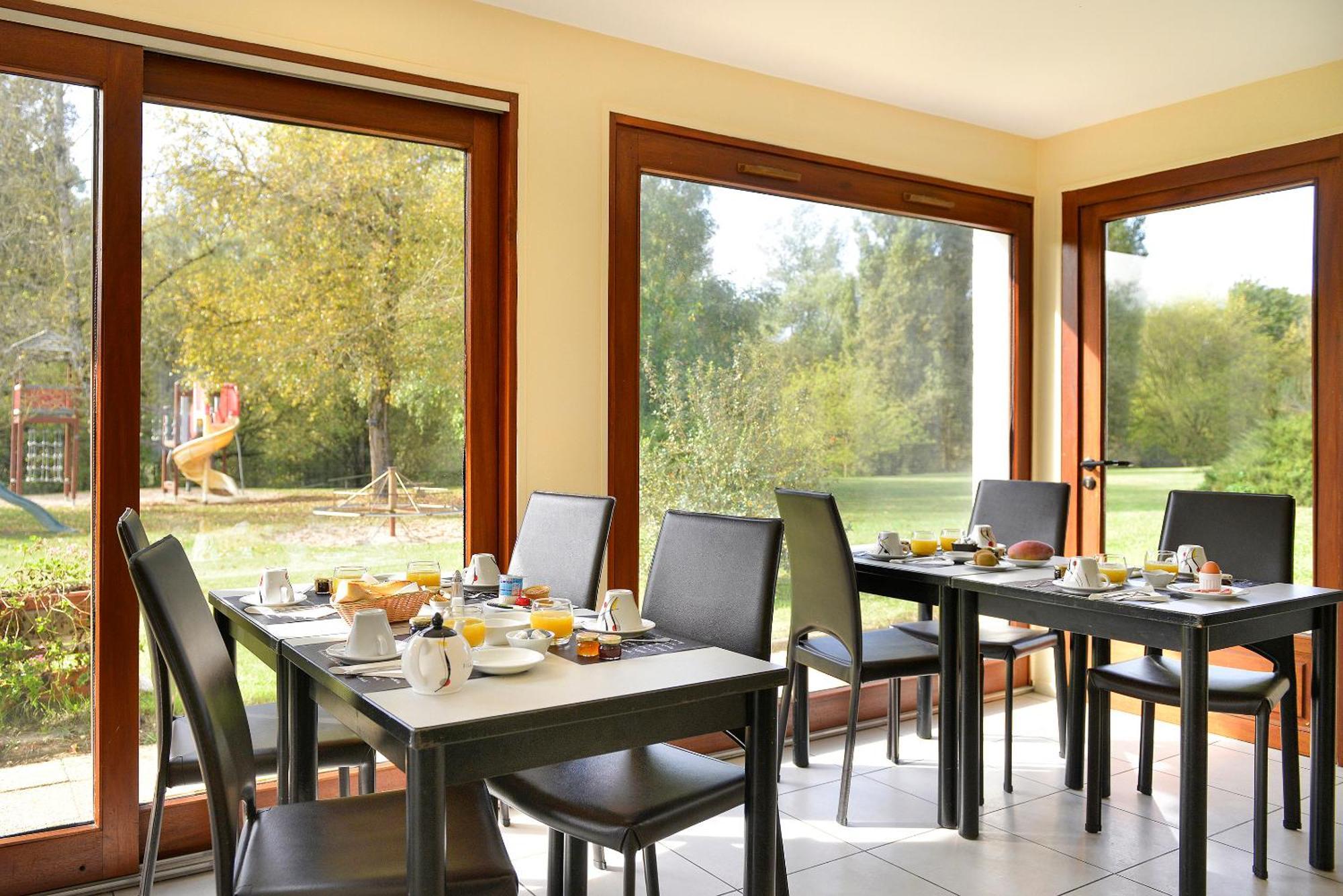 Hotel Restaurant Le Relais De Pouilly מראה חיצוני תמונה